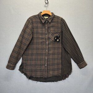 Democracy Women’s brown plaid long sleeve button down Large shirt Raw Hem